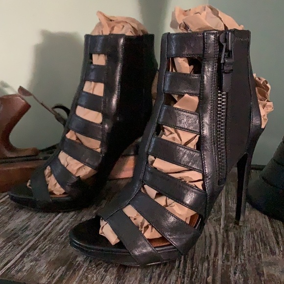 Via SPIGA Nya Black Leather Caged Bootie - Picture 4 of 16